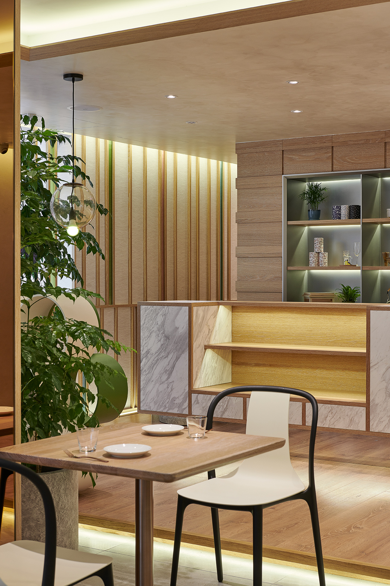 木材を生かしたカフェ内装デザイン